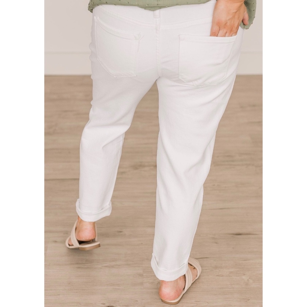 Canyon River Blues | NWT White Rose Of Sharon Boyfriend Contemporary Short Jeans